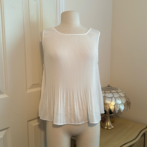 NWOT BB Dakota Turn Up the Pleat Top - Small, Ivory - Picture 3 of 7
